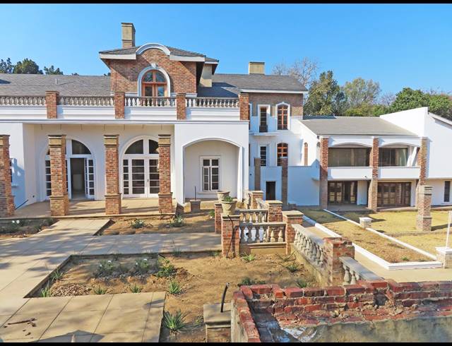 7 BEDROOM HOUSE FOR SALE IN BRYANSTON